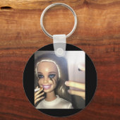 Dark Humor Doll Smoking Selfie Parodie Sleutelhanger (Voorkant)