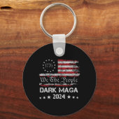 Dark Mega Trump 2024 Amerikaanse vlag President C Sleutelhanger (Voorkant)