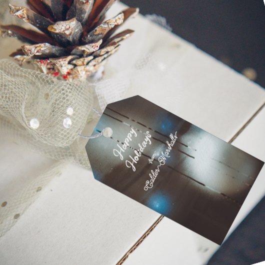 Dark Misted Steamy Window met kerstballen Cadeaulabel