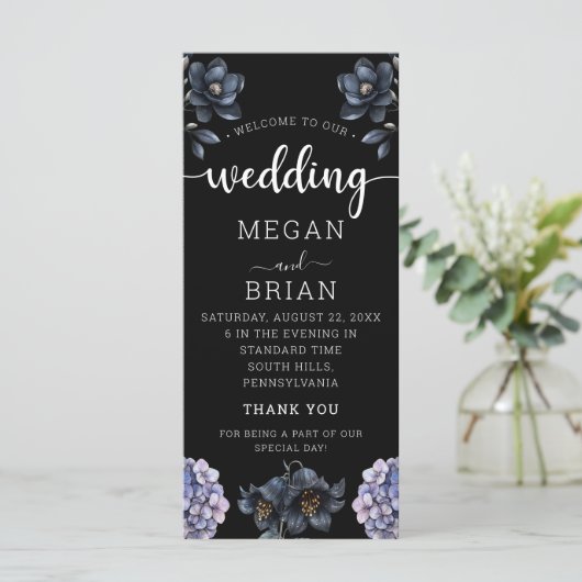 Dark Moody Black Floral Classic Typography Wedding Programmakaart (Staand voorkant)