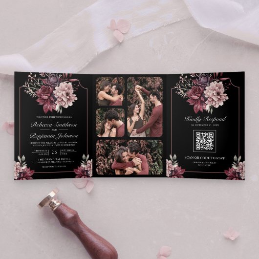 Dark Moody Bloemen Lijst Zwart QR Code Bruiloft Drieluik Uitnodiging
