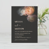 Dark Moody Blush Apricot Roses Wedding Kaart (Staand voorkant)