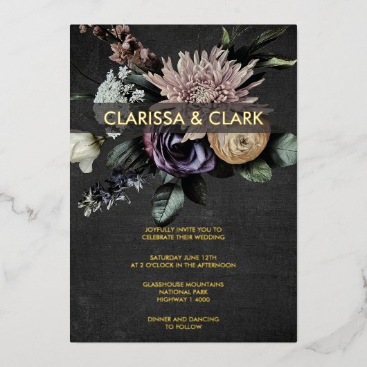 Dark Moody Bold Floral Black Paars Wedding Folie Uitnodiging (Voorkant)