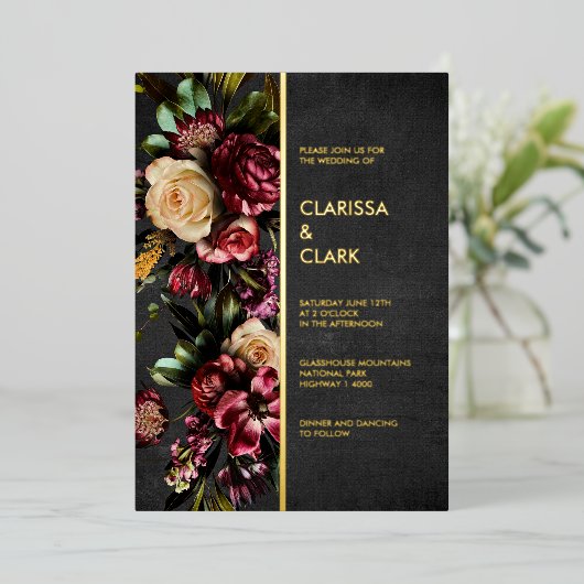 Dark Moody Bold Wild Flower Wedding Folie Invitati Folie Uitnodiging (Staand Voorkant)