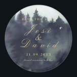 Dark Moody Etheral Forest Wedding Save the Date Magneet<br><div class="desc">Donkere Moody Etheral Forest Wedding bespaart de datum magneet. De optie is beschikbaar om de toon van het afbeelding van de achtergrond van de wasachtergrond van de boskleur te veranderen door de filters van het afbeelding Zazzle te gebruiken. De goudkalligrafiesmanuscripttekst kan in een andere doopvont worden veranderd. Donkere juwelen.</div>
