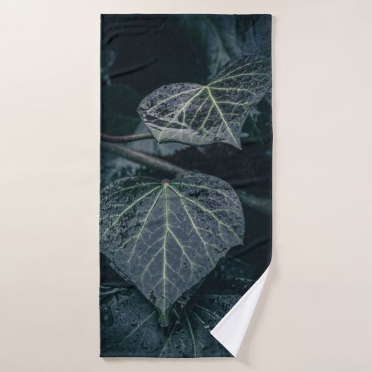 Dark Moody Ivy Natuur Foto Badhanddoek (Badhanddoek)