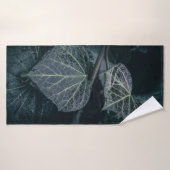 Dark Moody Ivy Natuur Foto Badhanddoek (Badhanddoek)