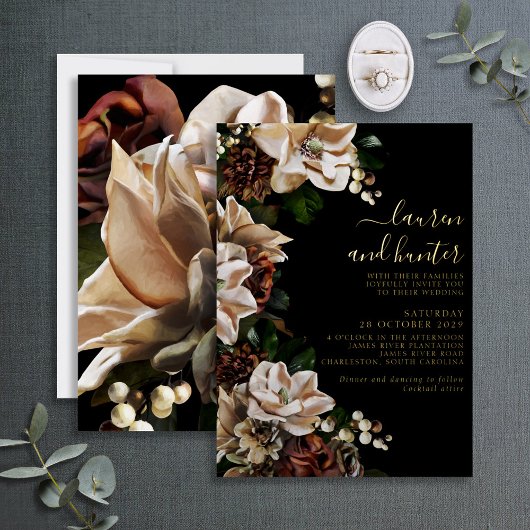 Dark Moody Magnolia Script Floral Weduwen Gold Folie Uitnodiging