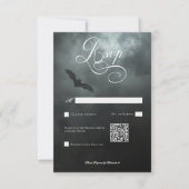 Dark Moody Midnight Bat & Fog Bruiloft QR Code RSVP Kaartje (Voorkant)