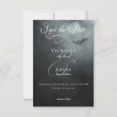 Dark Moody Midnight Bat & Mist Bruiloft Save The Date (Voorkant)
