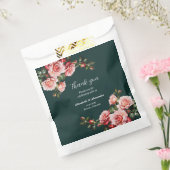 Dark moody pink and red roses green wedding bedankzakje (Gezegeld)