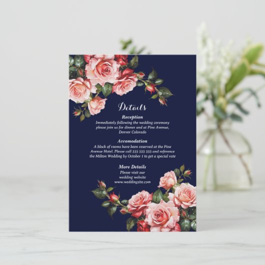 Dark moody pink and red roses navy blue wedding informatiekaartje (Staand voorkant)