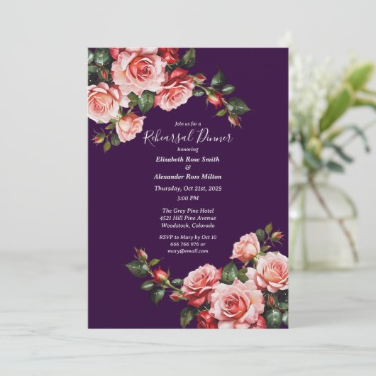 Dark moody pink and red roses Rehearsal Dinner Kaart (Staand voorkant)