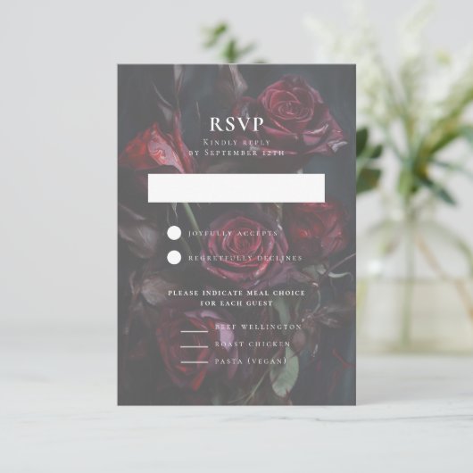Dark Moody Romantische Rozen Trouwmaaltijd Keuze RSVP Kaartje (Staand voorkant)