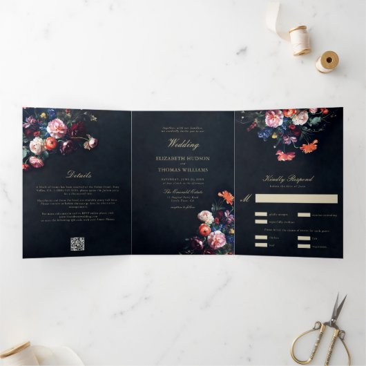 Dark Moody Sprookje Romance Alles in een bruiloft Drieluik Uitnodiging (Binnen)