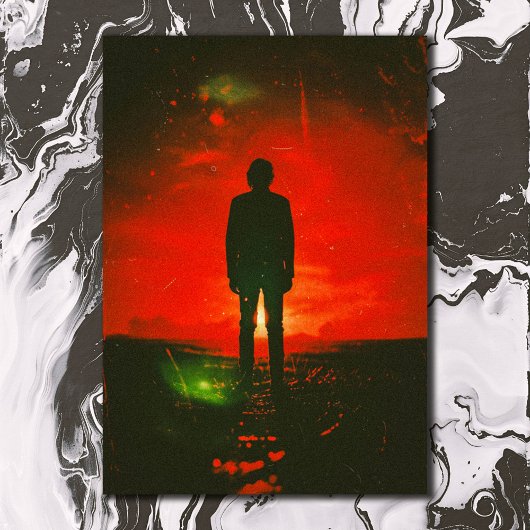 Dark Mystery Horror Man staan in het veld Briefkaart