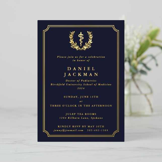 Dark Navy Asclepius Medical School Afstuderen Folie Uitnodiging (Staand Voorkant)