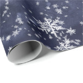 Dark Navy Blue Night Sky Fresh Fallen Snowflakes Cadeaupapier (Rol Hoek)