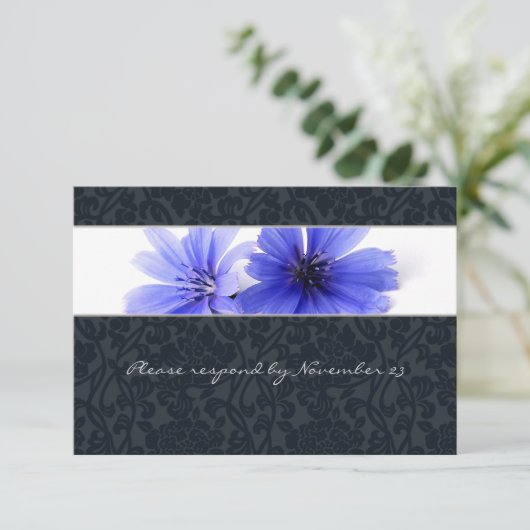 Dark Navy Floral Damask rsvp met envelop (Staand voorkant)