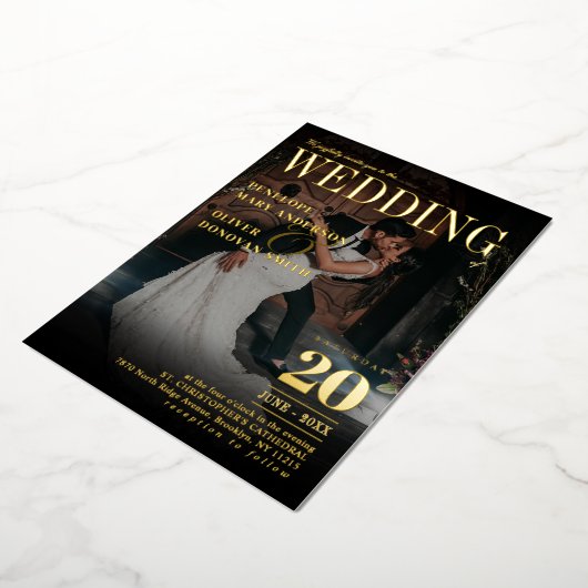 Dark Photo Editorial Magazine Elegant Wedding Gold Folie Uitnodiging (Gedraaid)