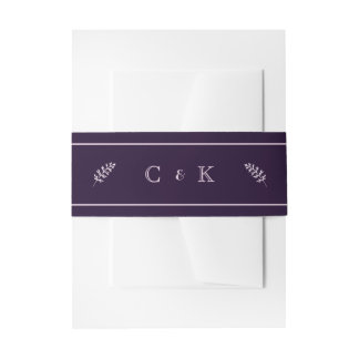 Dark Plum Initialen Wedding Invitation Portrait Uitnodigingen Wikkel