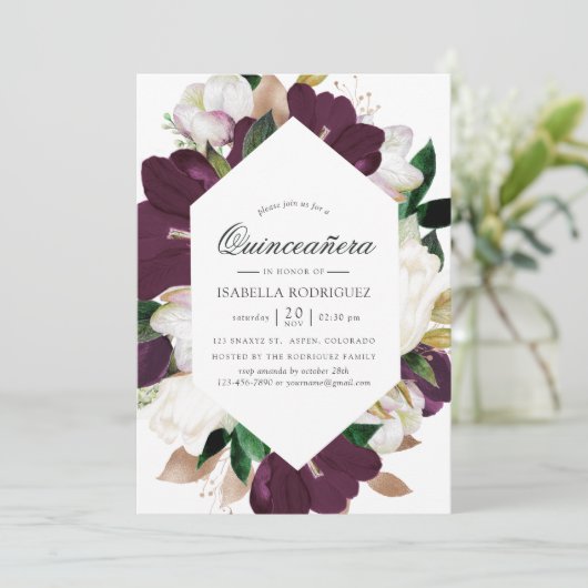 Dark Plum Velvet en White Floral Quinceañera Kaart (Staand voorkant)
