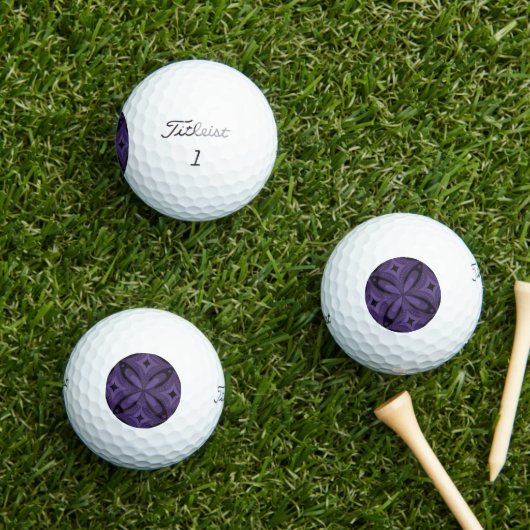 Dark Purple Colored Retro Pattern Golfballen (Insitu Gras)