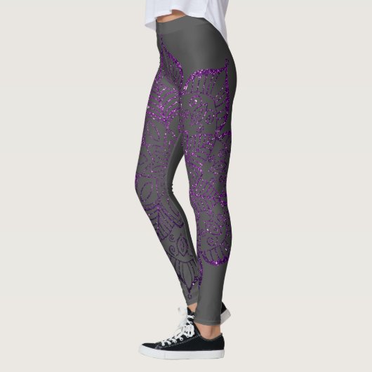 Dark Raspberry Faux Glitter Mandala op Dark Grey Leggings (Links)