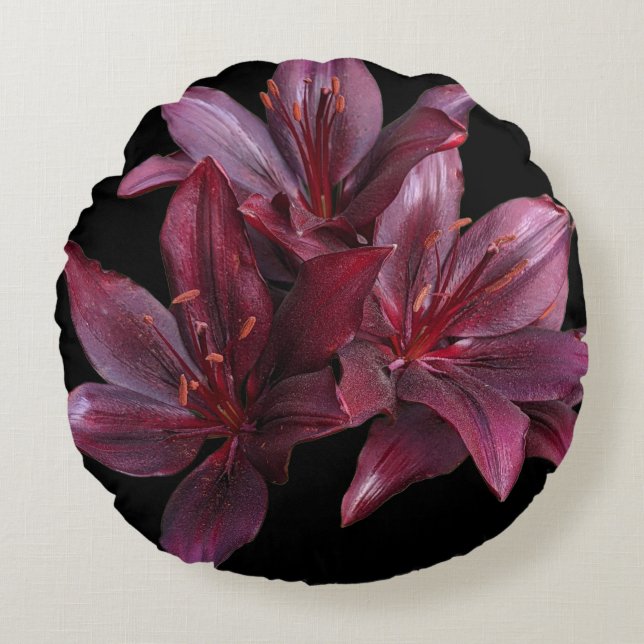 Dark Red Asiatic Lilies on Black Floral Rond Kussen (Voorkant)