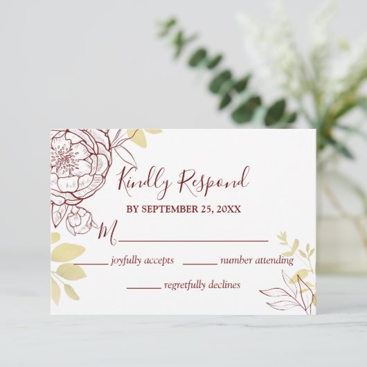 Dark Red Burgundy & Gold Peony Floral Wedding RSVP Kaartje (Staand voorkant)