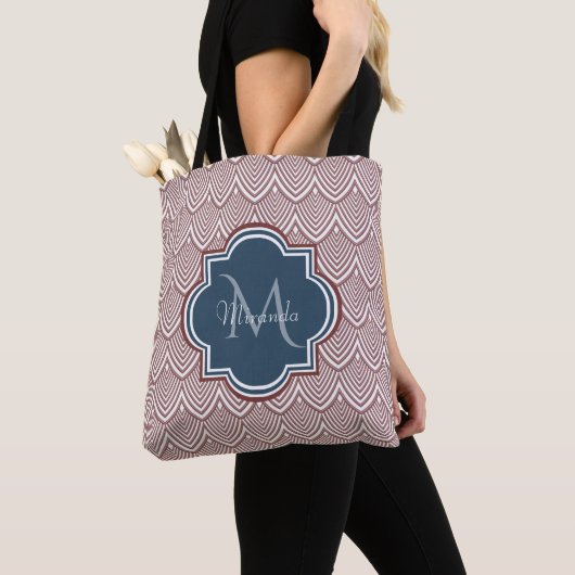 Dark Red Deco Scallops Navy Blue Monogram Name Tote Bag (Dichtbij)