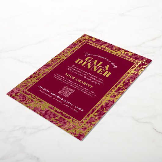 Dark red gold botanical pattern gala dinner event folie uitnodiging (Gedraaid)