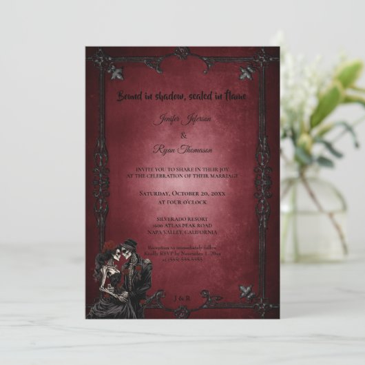 Dark Red Gothic Halloween wedding invitation Kaart (Staand voorkant)