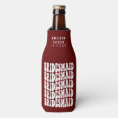 Dark Red Trendy Boho Retro Persoonlijke Bridesmaid Flesjeskoeler (Fles Voorkant)