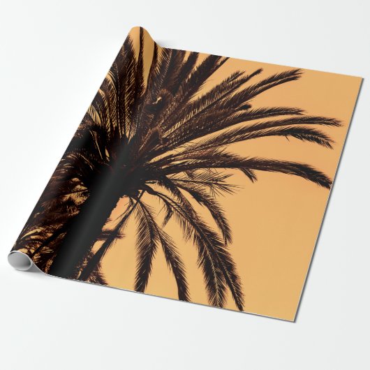 Dark silhouettes of date palms against bright colo cadeaupapier (Uitgerold)