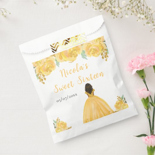 Dark Skin Princess Gold Floral Sweet Sixteen Bedankzakje (Gezegeld)