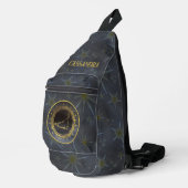Dark Zodiac Astrology: Steenbok Black Gold Naam Sling Bag (Rechterhoek)