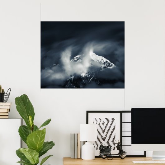 Darkness en chaos over de berg poster (Thuiskantoor)