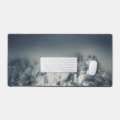 Darkness en wolken over de bergen bureaumat (Keyboard & Muis)