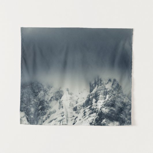 Darkness en wolken over de bergen wandkleed (Voorkant (horizontaal))