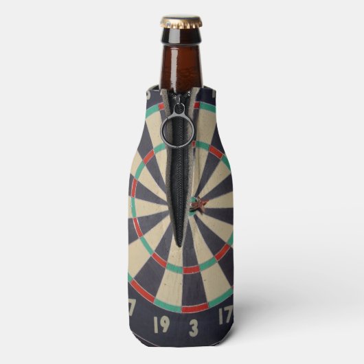 Dart_Board_Bulls_Eye,_Stubby_Holder Flesjeskoeler (Fles Achterkant)