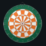 Dart Board: wit, Oranje en donkergroen Dartbord<br><div class="desc">Wit,  Oranje en donkergroen gekleurd kunstbordspel met 6 messenmakertjes</div>