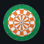 Dart Board: wit, Oranje en groen Dartbord<br><div class="desc">Wit,  Oranje en groen gekleurd kunstbordspel met 6 messenmakertjes</div>
