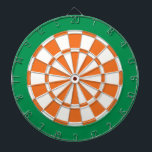 Dart Board: wit, Oranje en groen Dartbord<br><div class="desc">Wit,  Oranje en groen gekleurd kunstbordspel met 6 messenmakertjes</div>