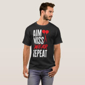 Dart Darts Player Aim Miss Swear Repeteren T-shirt (Voorkant volledig)