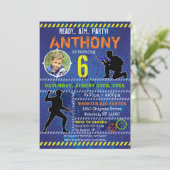 Dart foto uitnodigen Dart Pistool verjaardagsfeest Kaart (Staand voorkant)