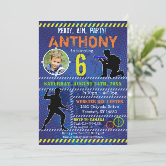 Dart foto uitnodigen Dart Pistool verjaardagsfeest Kaart (Staand voorkant)