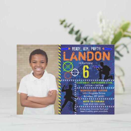 Dart foto uitnodigen Dart Pistool verjaardagsfeest Kaart (Staand voorkant)