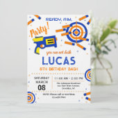 Dart Party Birthday Invitation | Dart Gun Kaart (Staand voorkant)