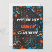 Dart Party Birthday Invitation | Dart-Pistool Kaart (Achterkant)